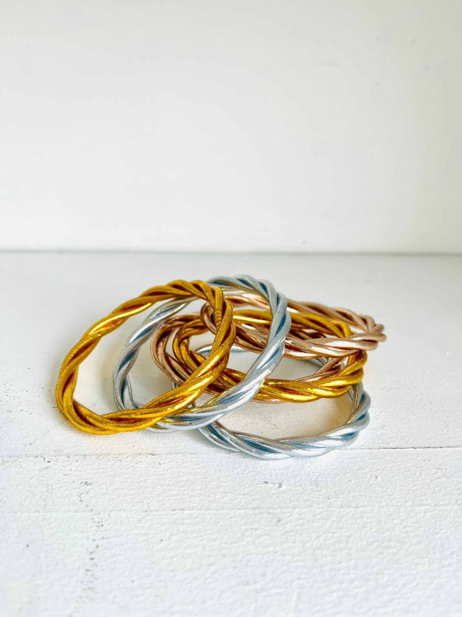 "PULSERA TWIST" pan de oro - Pippa Gold