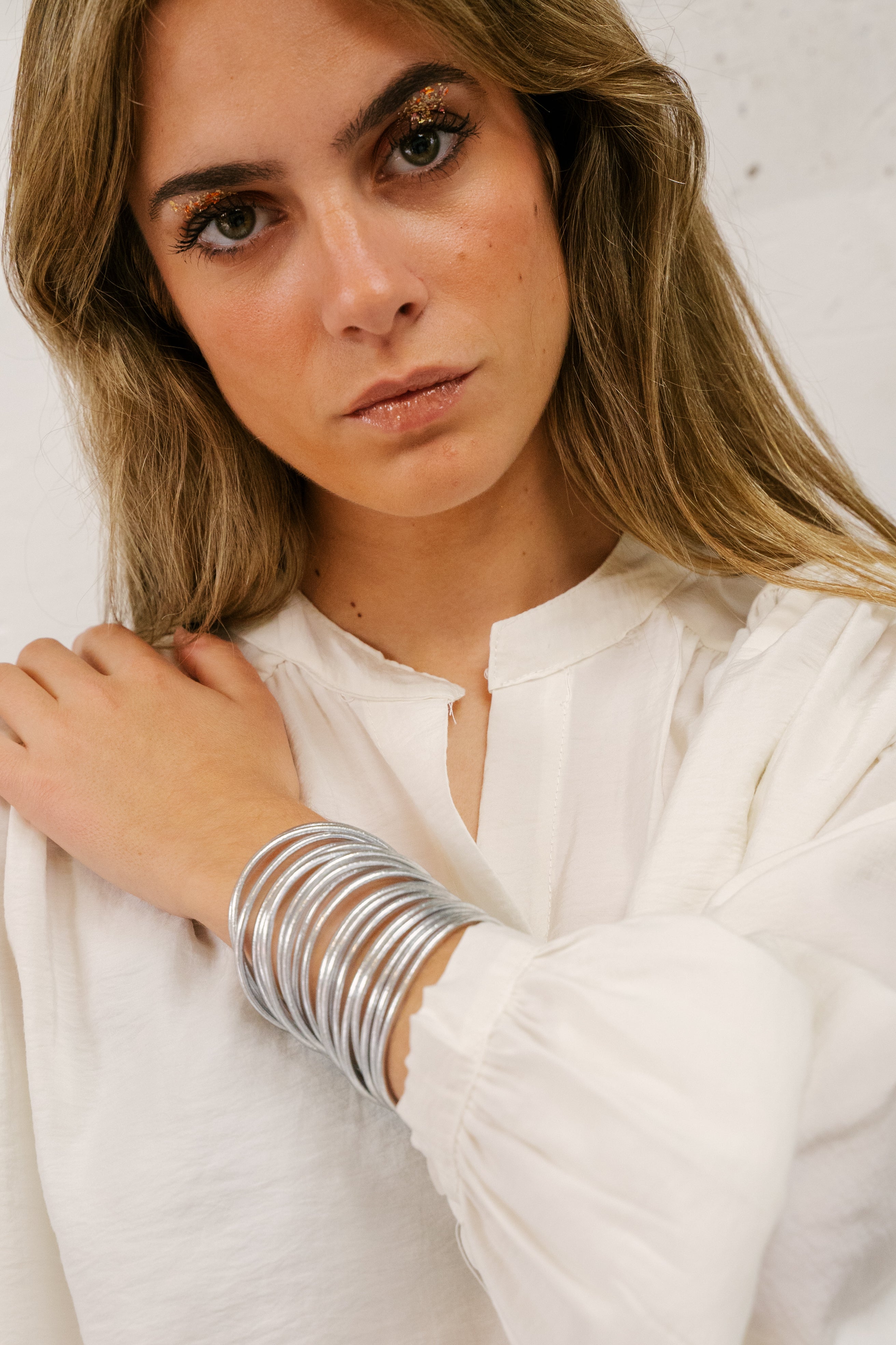Imagen-principal-pulseras-plateadas 